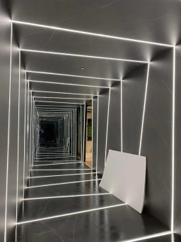 Iluinación LED en pasillo